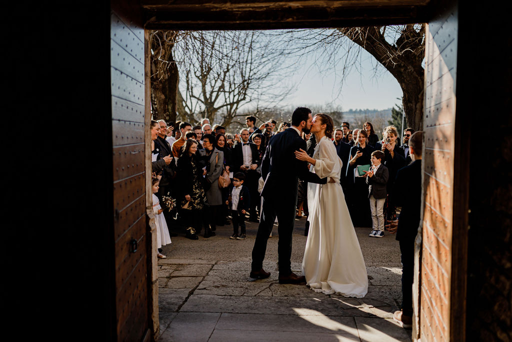 2_ domaine des hirondelles - mariage dans le beaujolais et céremonie à l'église - chloe sorbe photographe d'émotion6327