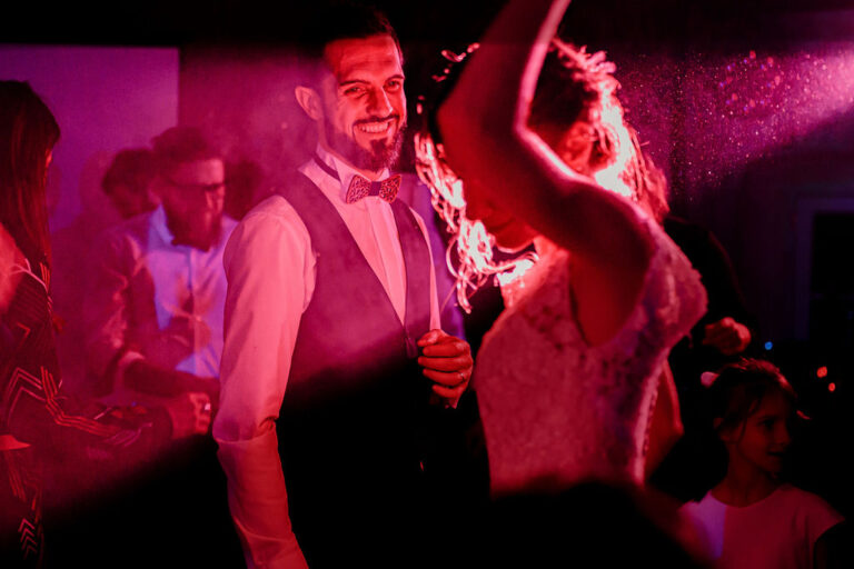 3- chloe sorbe photographe de mariage ne france entière- cocktail et soirée d&rsquo;un mariage bohème au domaine des hirondelles dans le beaujolais6355