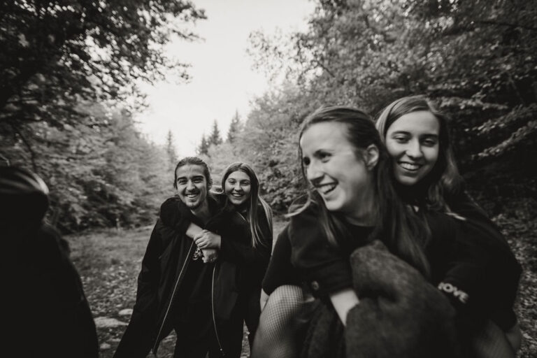 seance famille avec des ados façon groupe de rock chloe sorbe photographe d&rsquo;émotion027