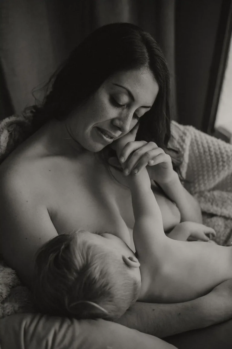 seance naissance et allaitement à la maison lola et tom chloe buera sorbe photographe d'émotion 3t0a4513 339