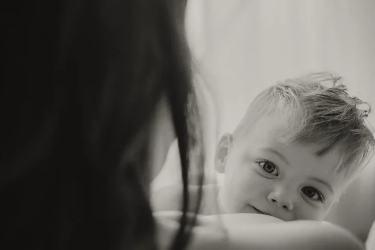 seance naissance et allaitement à la maison lola et tom chloe buera sorbe photographe d'émotion 3t0a4596 345