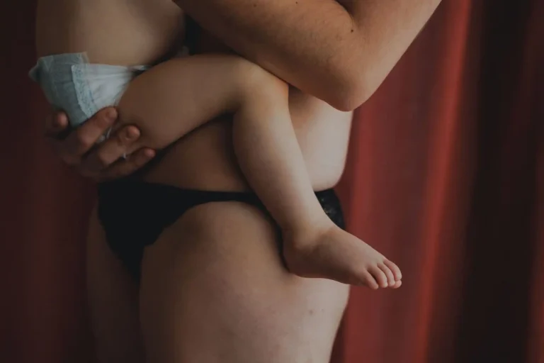 seance naissance et allaitement à la maison lola et tom chloe buera sorbe photographe d'émotion 3t0a4688 351