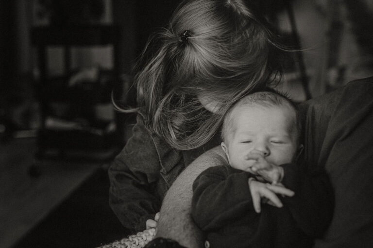 seance photo famille et naissance en studio naturel et maison chloe sorbe photographe saint chamond13