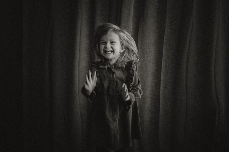 seance photo famille et naissance en studio naturel et maison chloe sorbe photographe saint chamond16